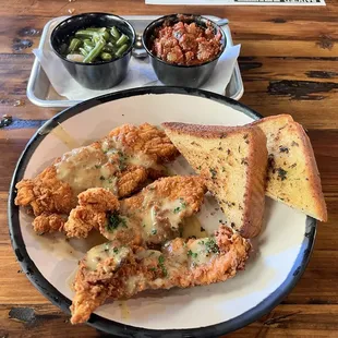 Fried chicken plate with Texas Toast, green bean and chili.
