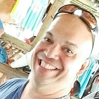 Mauricio L.