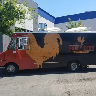 To find the best wings in Sacramento, you must first find this food truck!  Happy hunting