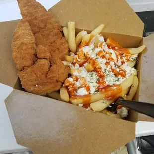 Chicken strips and Buffalo fries.. Yummm, #saucylitos