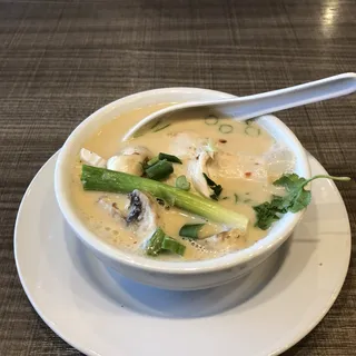 Tom Kha