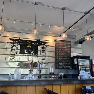 To-go counter and bar