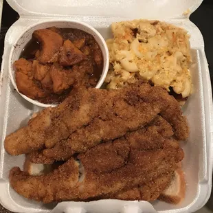 Fish platter with sweet potatoes and Mac and cheese
