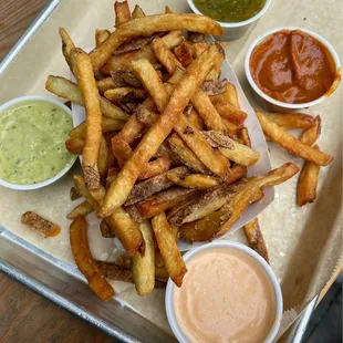 Fries with so many saus options!