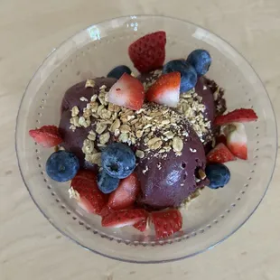 Acai bowl with fresh fruit and granola