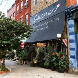 Love the exterior! Such a unique and inviting appearance. Great business to have in Bloomfield.