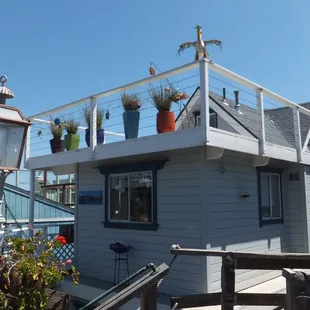 See the interesting ornaments on the house boats!