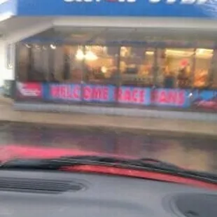 ows the front of the store