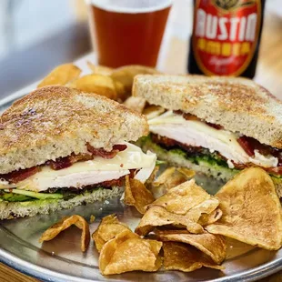 Club Sándwich with Amber Austin Beer