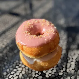 Strawberry Donuts (vegan)