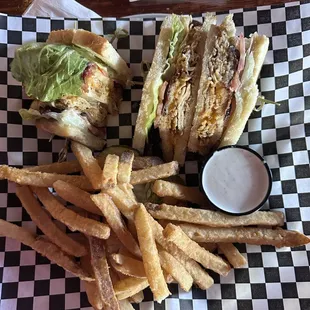 Turkey Club (Moose-carved turkey breast, Daily&apos;s bacon, fresh lettuce, tomato, and cheddar cheese on toasted sourdough) $14: 5 Stars