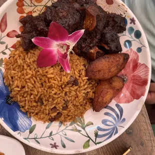 Oxtails, rice and peas and plantains