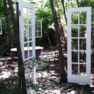 Real working outdoor bathtub in Gypsy's Grotto
