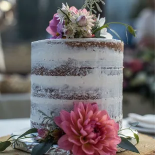 Naked cake for cake cutting