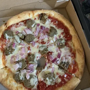 Small pizza with Meatball and Onion