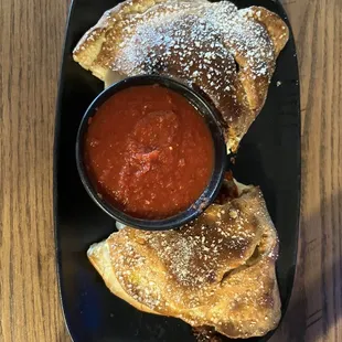 Creat your own calzone ( sausage, bacon, pepperoni )