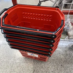 New baskets with wheels for the new store! No lints stuck on the wheels.