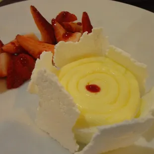 lemon meringue with strawberries