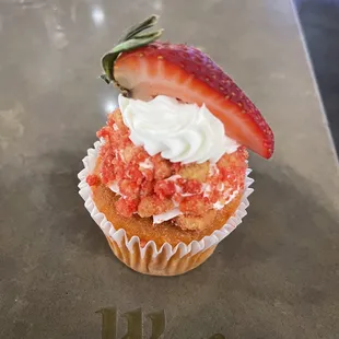 Strawberry Crunch cupcake