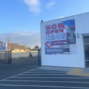 Store front 9935 Rosedale Hwy 93312