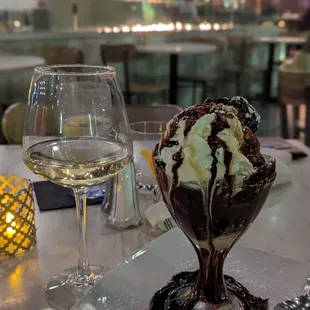 Pinot Grigio and Gabrielle&apos;s savor sundae