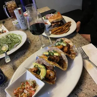 Mar y tierra tacos