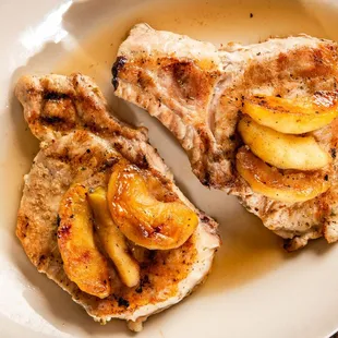 a pork chop with apples
