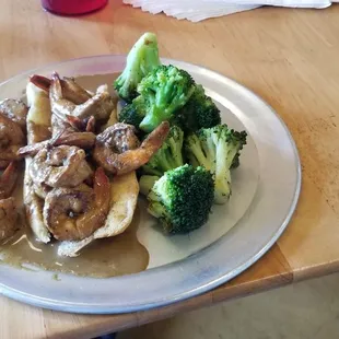 Sauteed Shrimp with Remoulade Sauce on a slice of fresh New Orleans PoBoy bread. (Day's special)  Served with steamed broccoli.  Delicious!