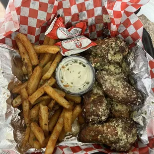 GARLIC PARMESAN WINGS