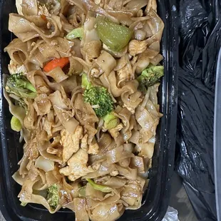 Chicken drunken noodles