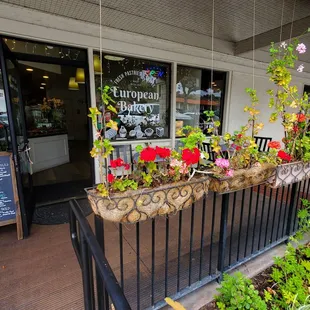 The roadside cafe ambience