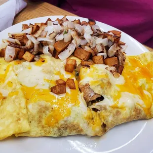 Grilled chicken omelet with home fries