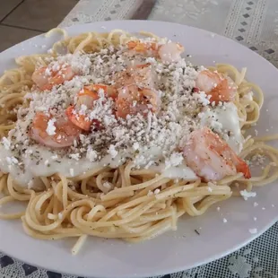 Greek spaghetti with shrimp.