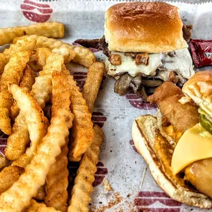 Duo SwitchUp Box with the Steakhouse Rib-eye and English Cod sliders and a side of Cajun-Seasoned Fries.