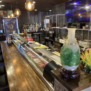 sushi and sashimi, interior