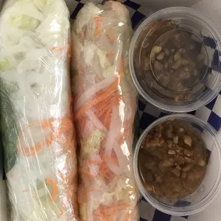 Fresh rolls - pretty much carrot and lettuce.