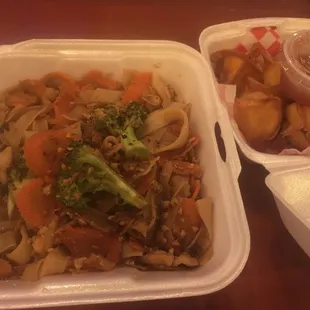 Pad Siew &amp; crab rangoon... both delicious!