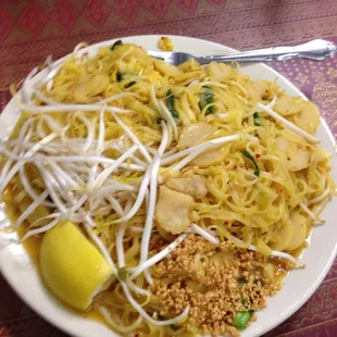 Ordered chicken pad Thai, could not even take a bite after my first bite of &quot;chicken&quot; proved to be rubbery muscle bits.