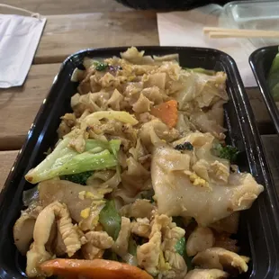 13. Pad See Ew Noodle with chicken