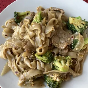 Pad See Yew Beef