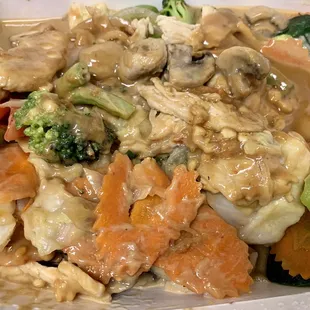 Peanut Noodles Lovers with chicken and veggies extra peanut sauce