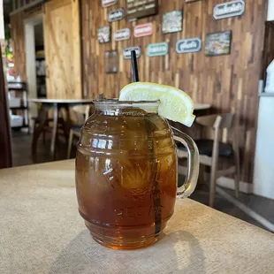 a glass of iced tea