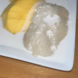 Fresh Mango or Thai Custard with Sweet Sticky Rice