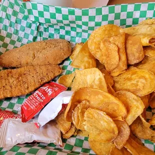 Kids chicken stripes w/ chips