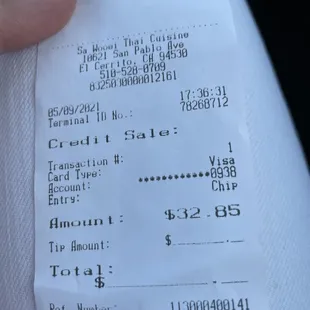 Receipt for a salad, an entree and two Thai iced teas