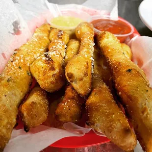 Breadsticks with beer cheese and marinara sauce.