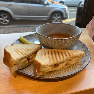 Apple and Brie Grilled Cheese Sandwich