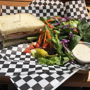 Ham sandwich w/side salad