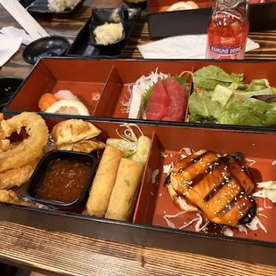 Dinner deluxe bento - with salmon