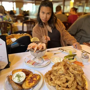 Appetizers (Potato Skins, Onion Rings, Prawn Cocktail)